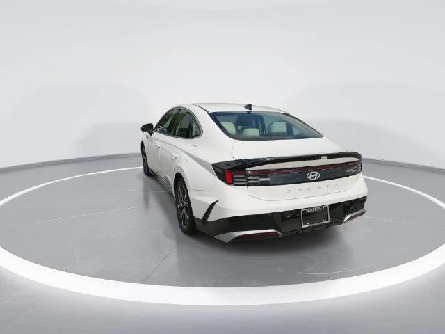 Used 2025 White Hyundai SEL image 6