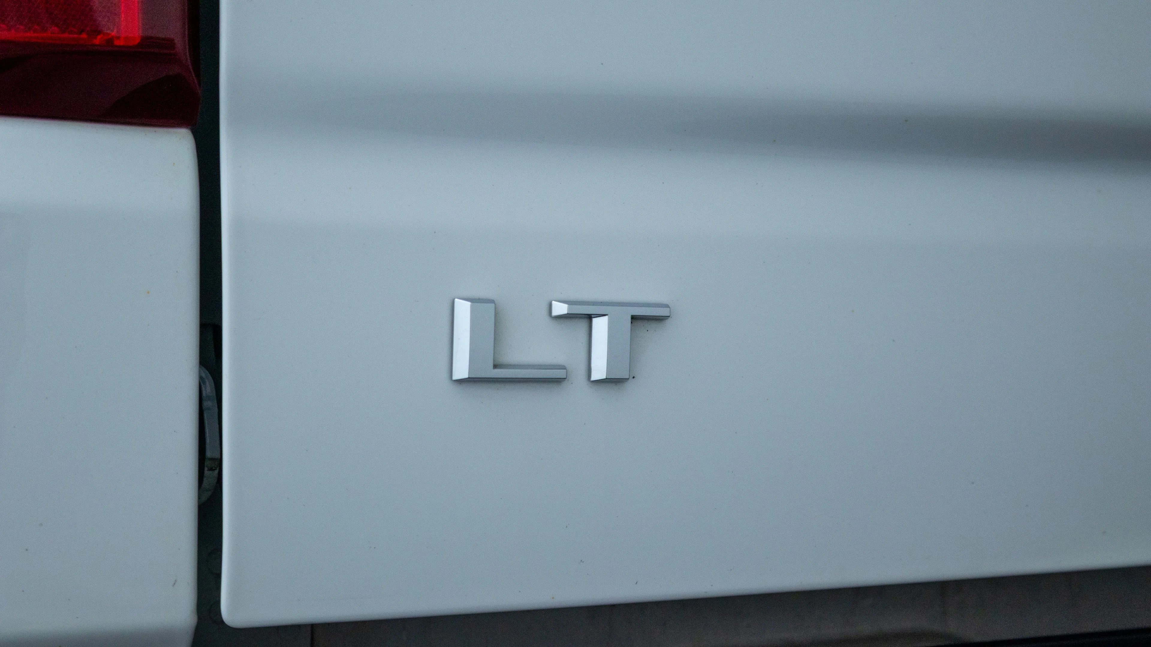 Used 2025 Summit White Chevrolet LT image 29