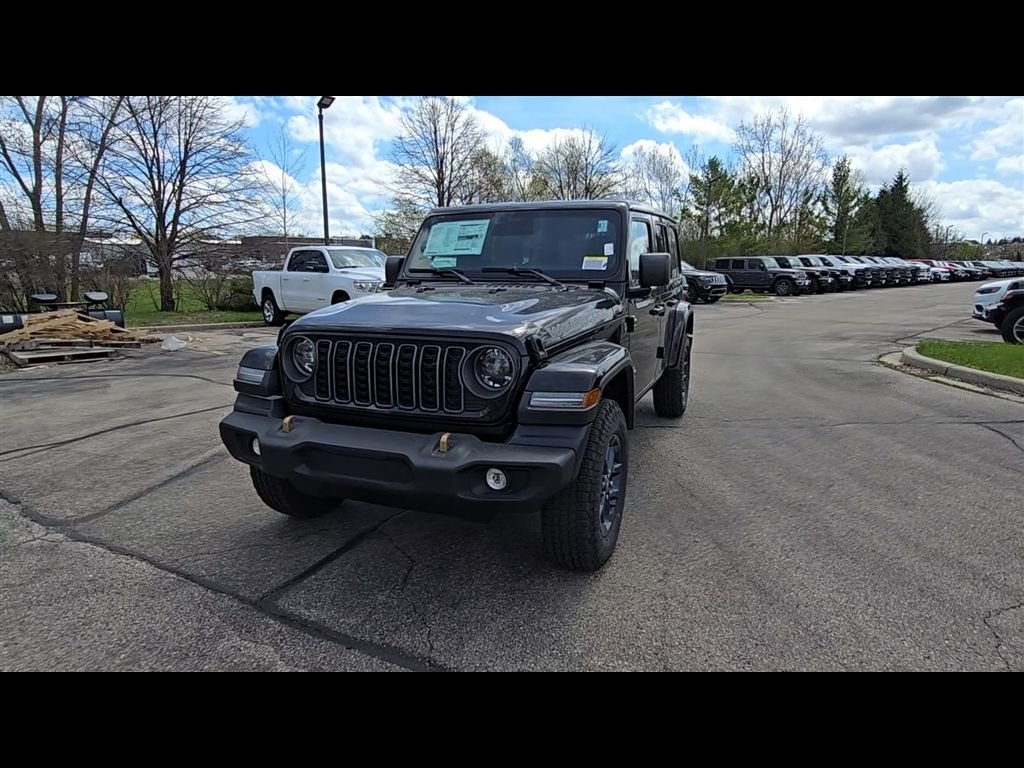 New 2026 Black Clear-Coat Exterior Paint Jeep 85th Anniversary Edition image 3