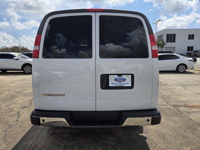 Used 2025 Summit White Chevrolet LT image 4