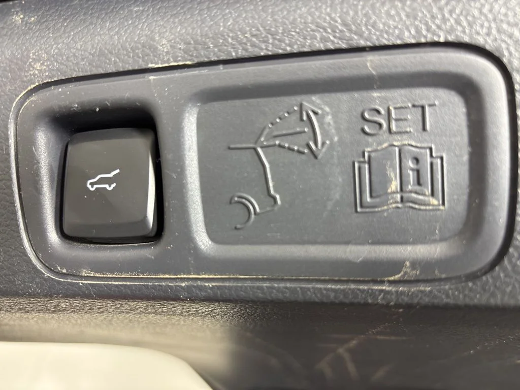 Used 2024 Black Ford Limited image 25