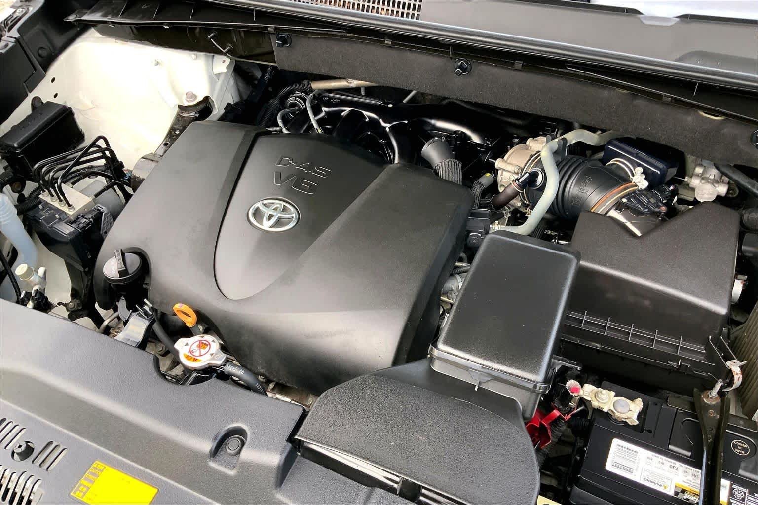 Used 2019 Blizzard Pearl Toyota LE image 32