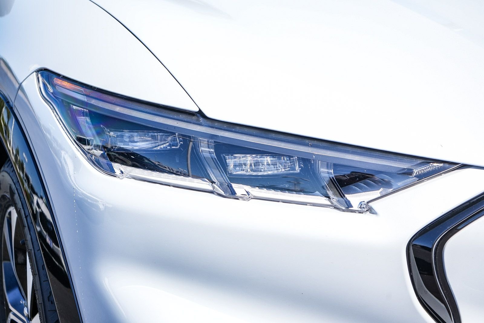 Certified Used 2023 White Metallic Ford Premium image 4