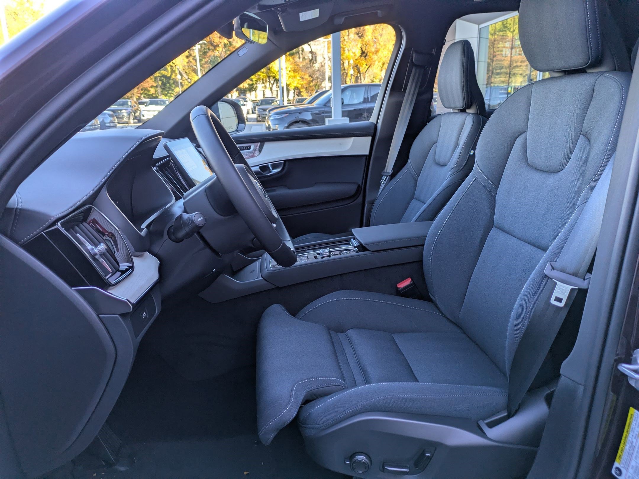 New 2026 Mulberry Red Volvo Ultra Dark Theme image 14