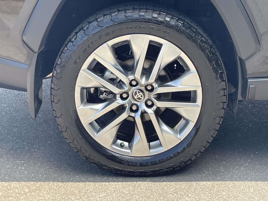 Used 2025 Black Toyota XLE Premium image 7