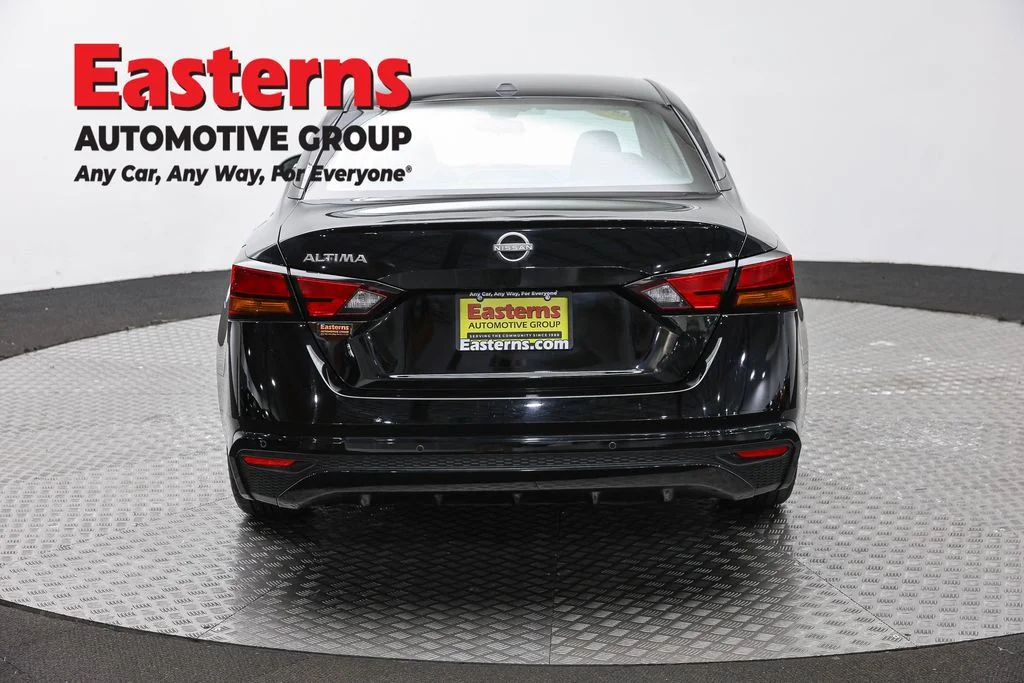 Used 2025 Black Nissan 2.5 SV image 6