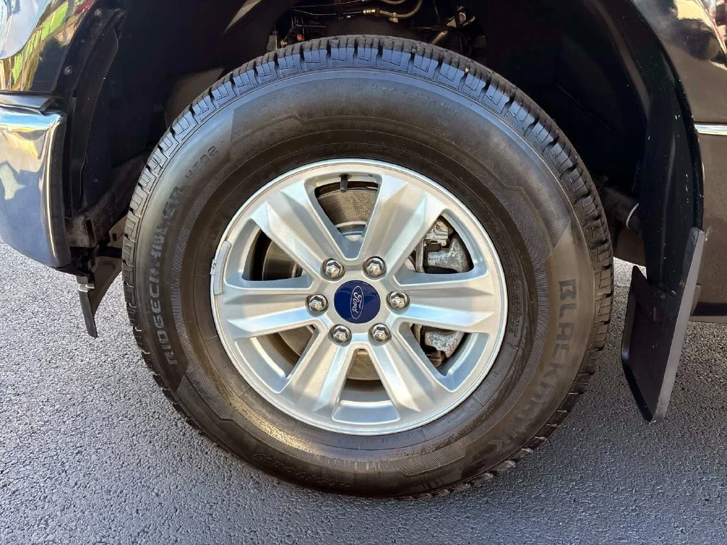 Used 2017  Ford XLT image 28