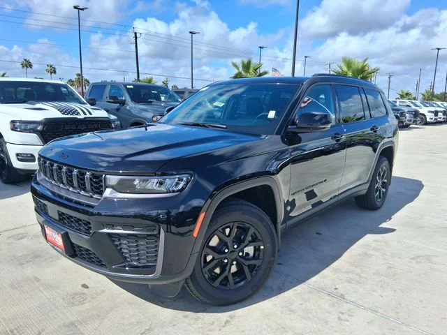 New 2026 Diamond Black Crystal Pearl-Coat Exterior Paint Jeep Altitude image 3