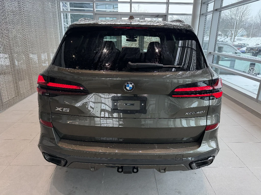 New 2026 Manhattan Green Metallic BMW xDrive40i image 5