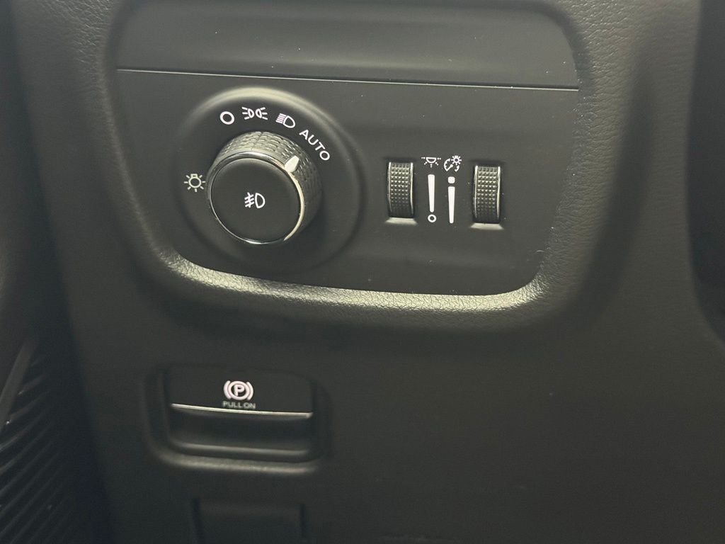 Used 2022 Velvet Red Pearlcoat Jeep Overland image 24