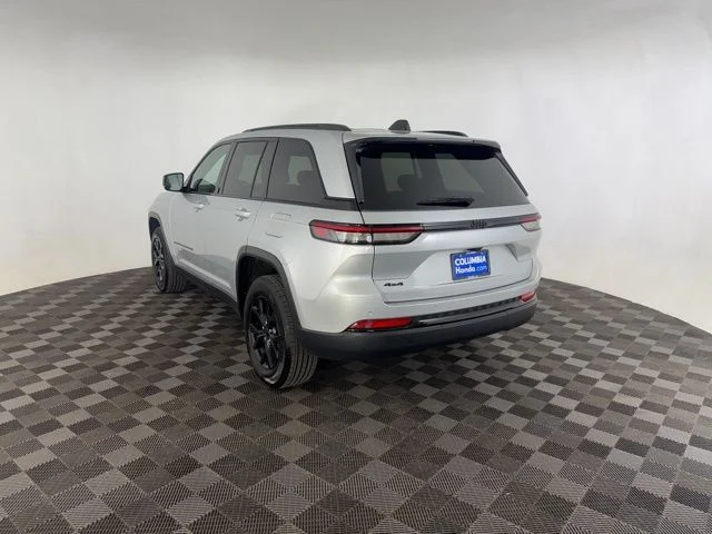 Used 2025 Silver Jeep Altitude image 9