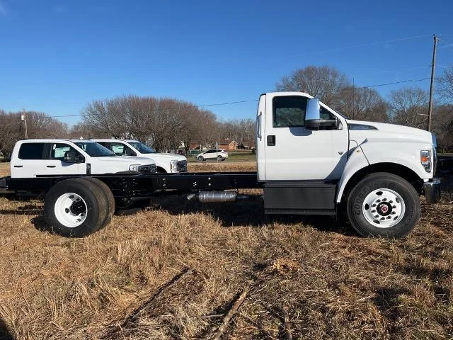 New 2025 Oxford White Ford F-750 SD Gas Straight Frame image 20