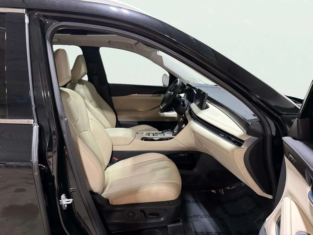Used 2023 Mineral Black INFINITI Sensory image 29