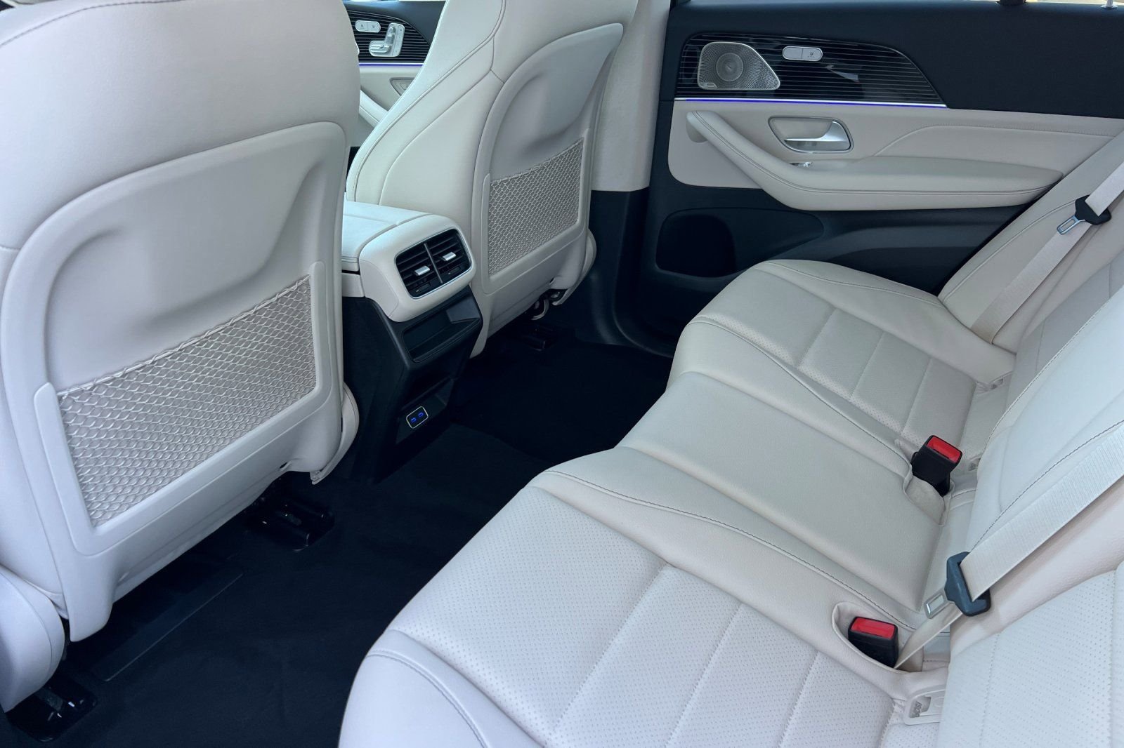New 2026 Polar White Mercedes-Benz 450 image 4