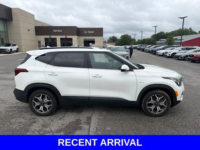 Used 2021 White Kia EX image 24