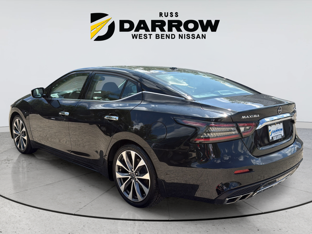 Used 2023 Black Nissan Platinum image 3