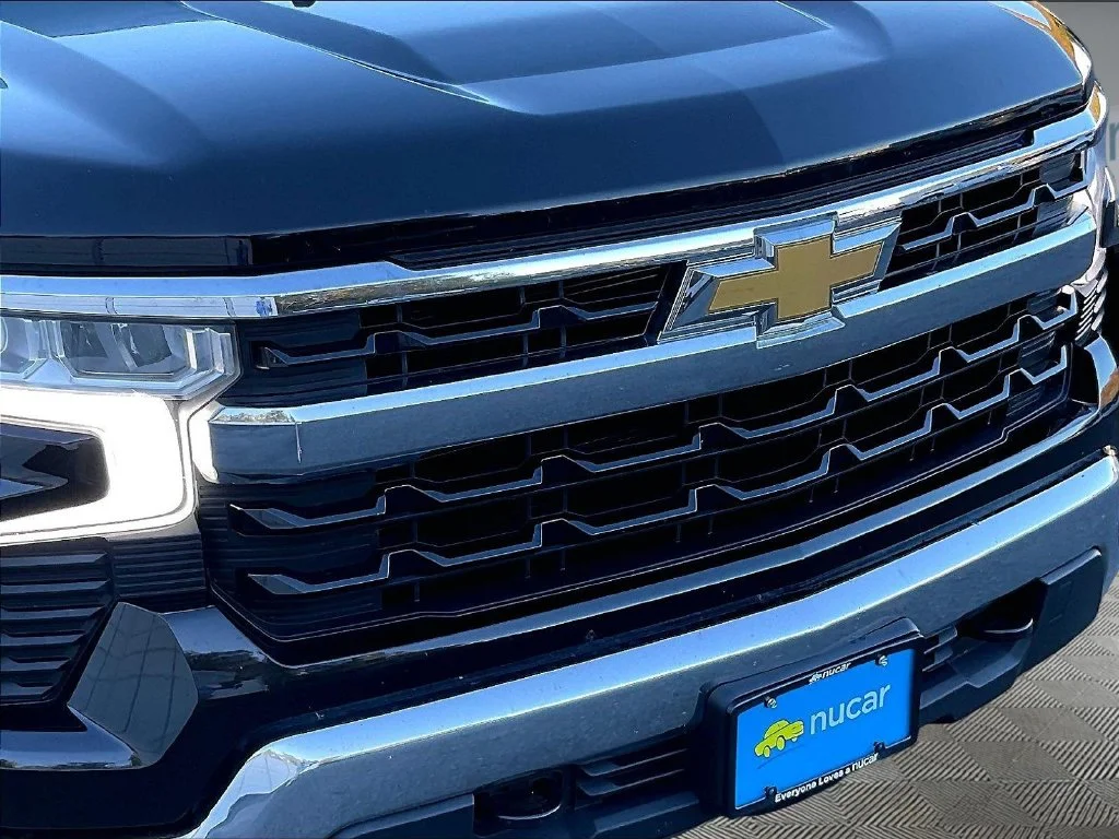 Used 2023 Black Chevrolet CrewCab 4x4 image 30