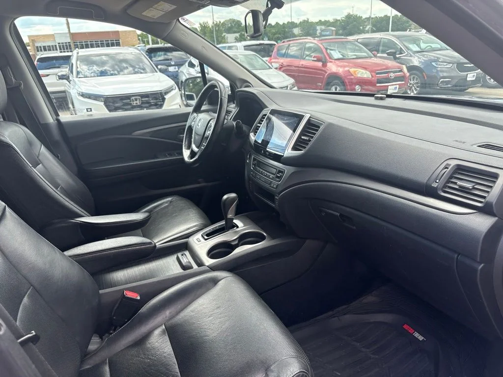 Used 2017 Silver Honda RTL-T image 25