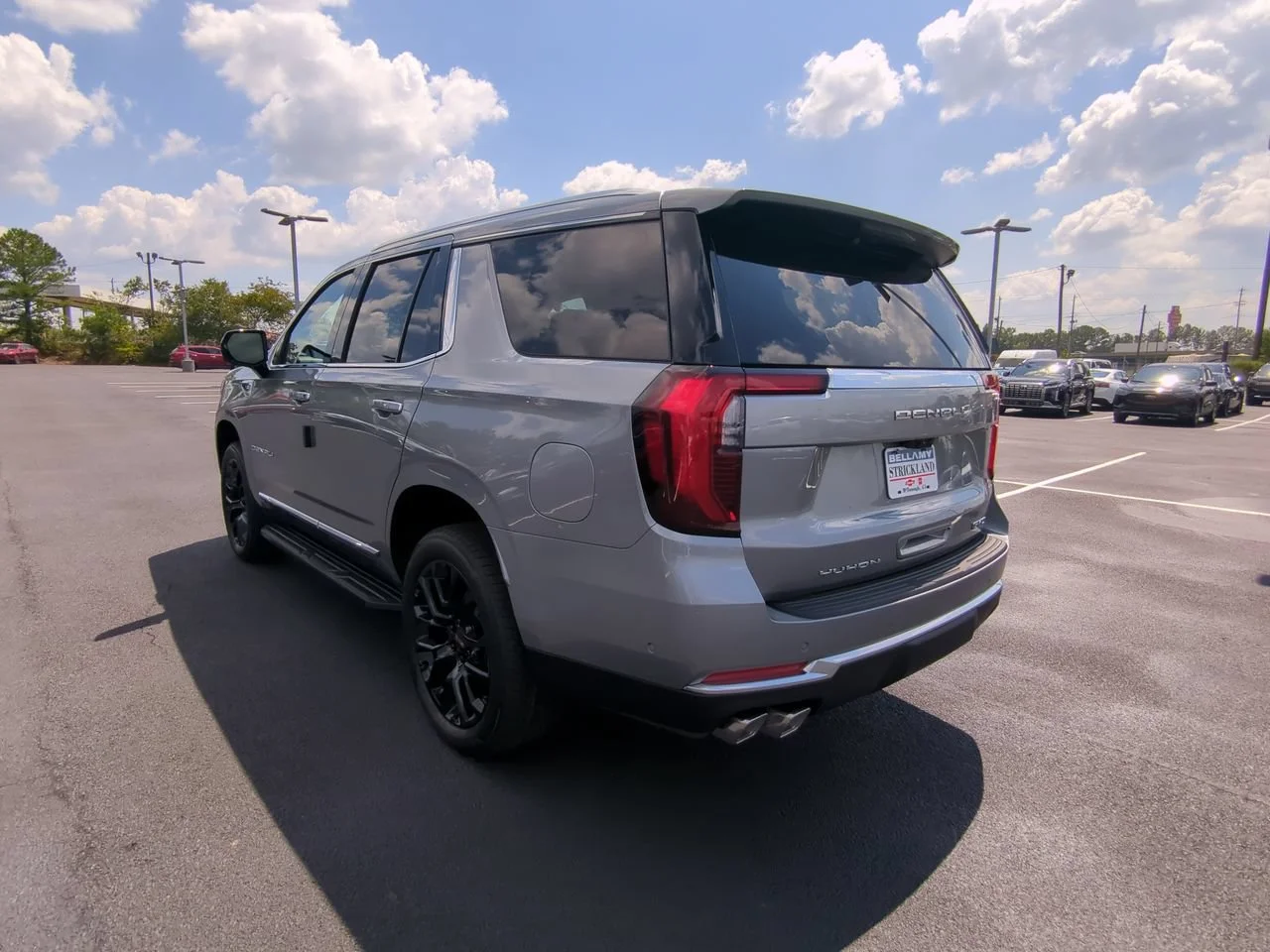 2026 GMC Yukon Denali - Photo 6