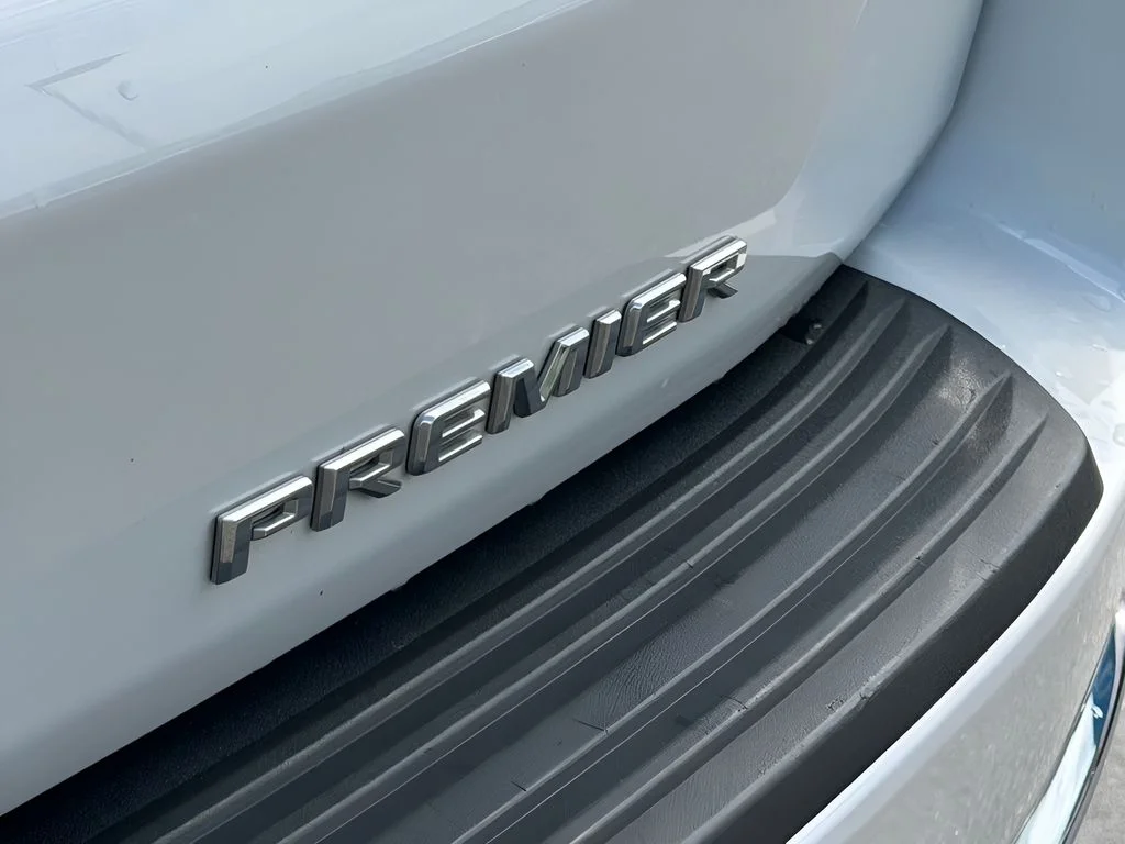 Used 2023 Iridescent Pearl Tricoat Chevrolet Premier image 8