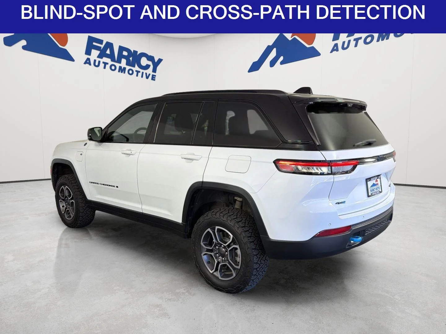 Used 2023 Bright White Clearcoat Jeep Trailhawk image 7