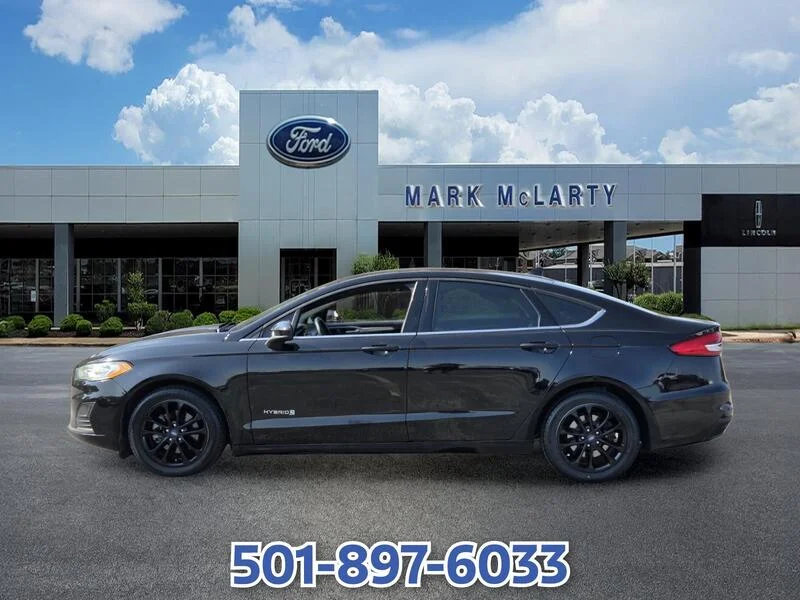 Used 2019 Black FORD SE FWD image 2