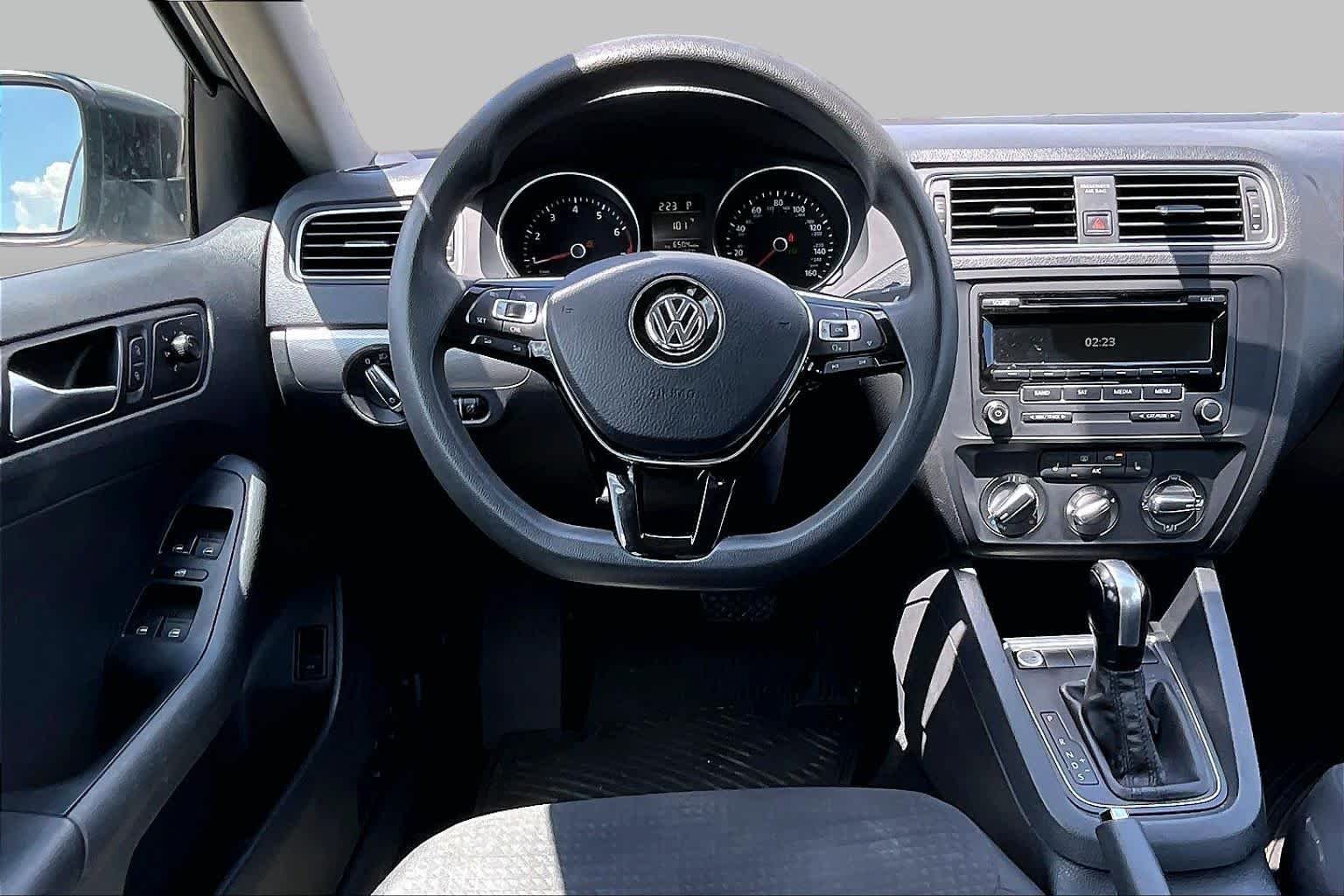 Used 2015 Moonrock Silver Metallic Volkswagen 1.8T SE image 6