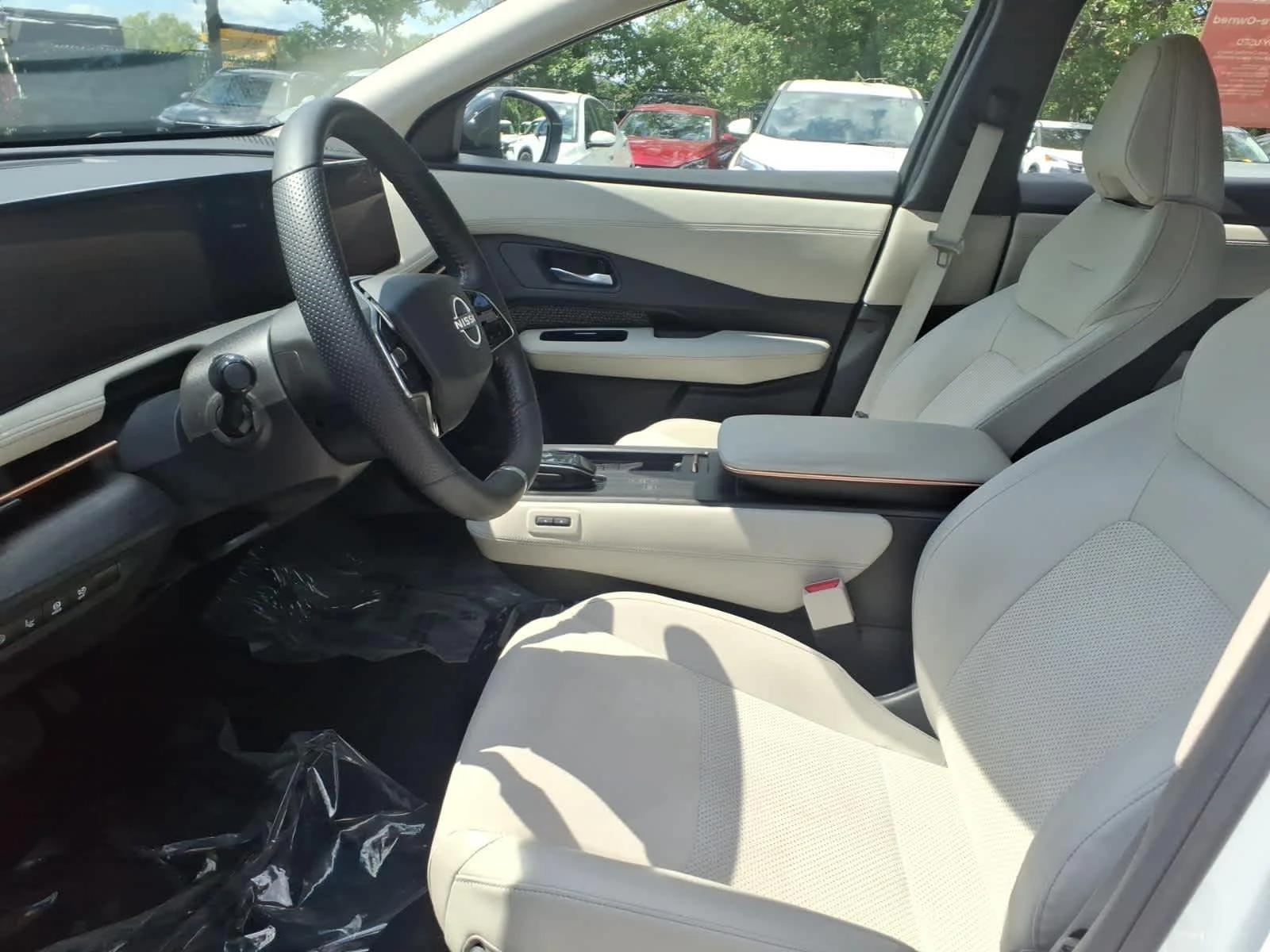 Certified Used 2024 Everest White Pearl Tricoat/Black Diamond Pearl Nissan ENGAGE+ image 18