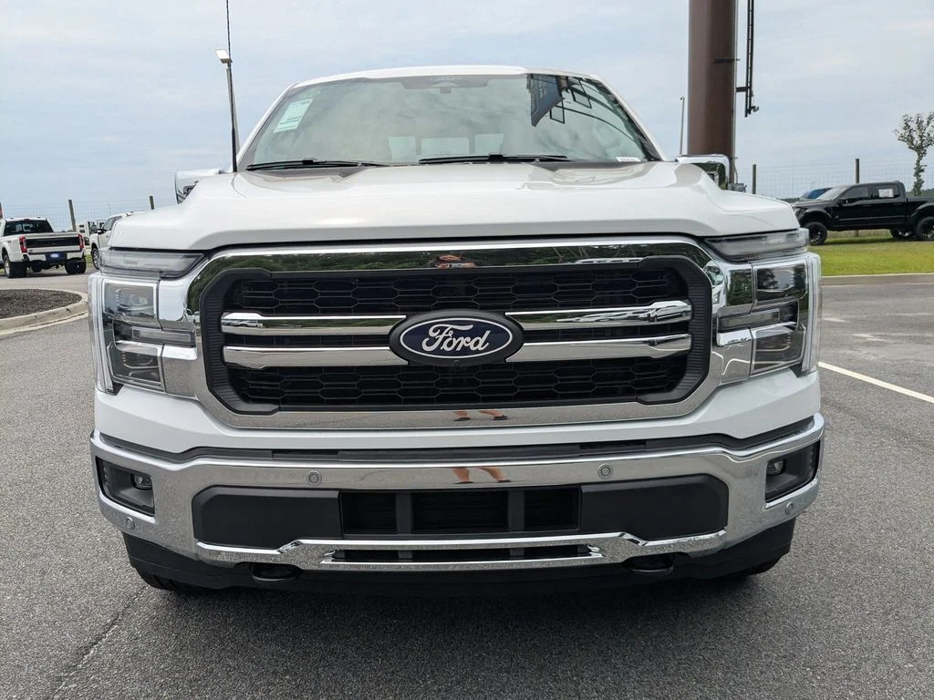 New 2026 Oxford White Ford Lariat image 9
