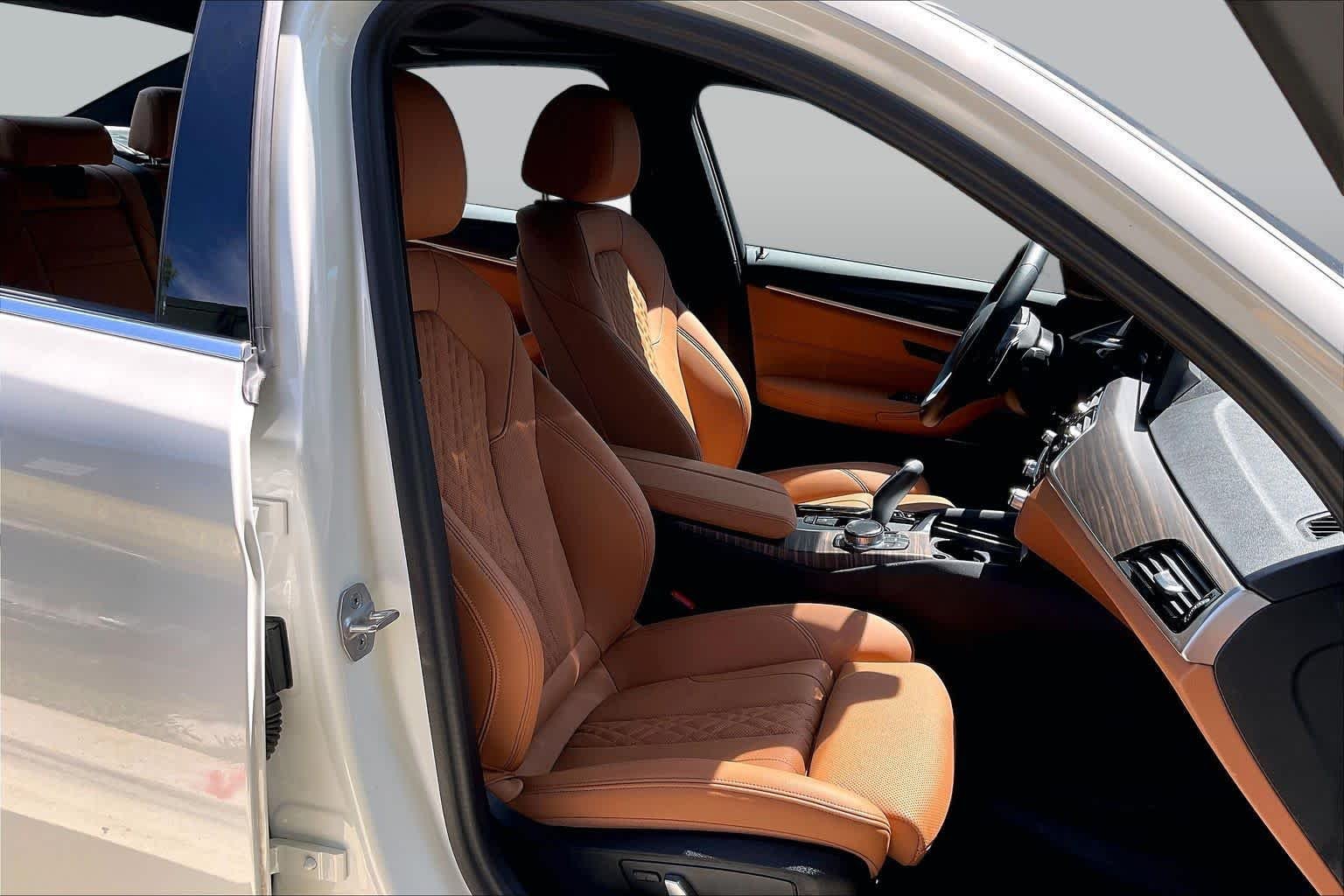 Used 2023 Alpine White BMW 530i xDrive image 8