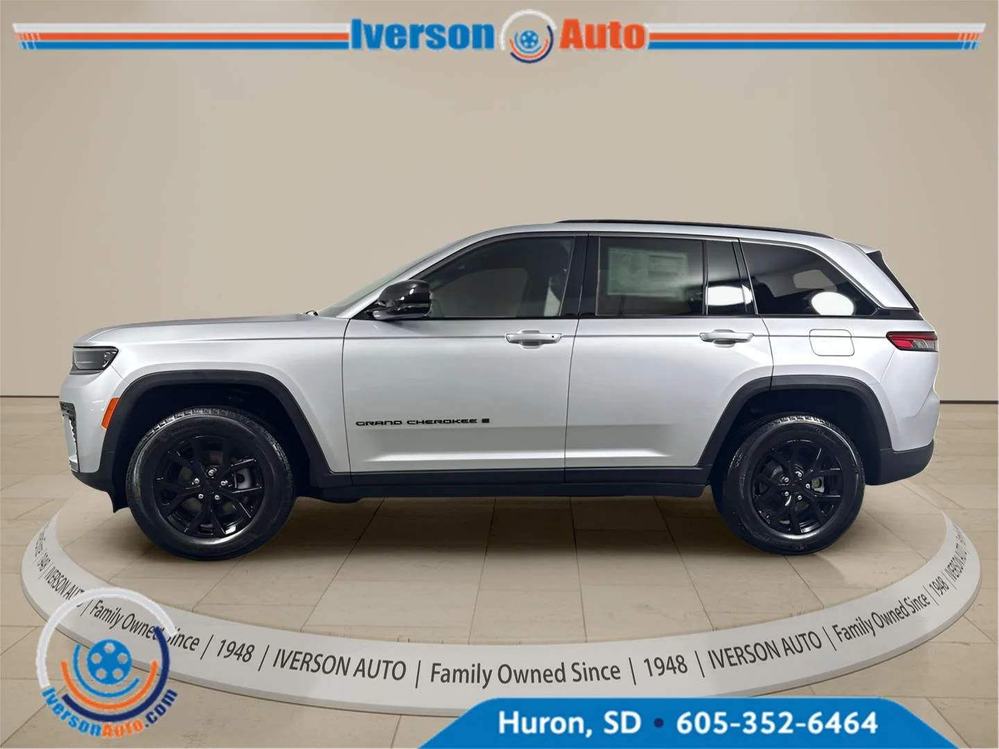New 2026 Silver Zynith Exterior Paint Jeep Laredo Altitude image 6