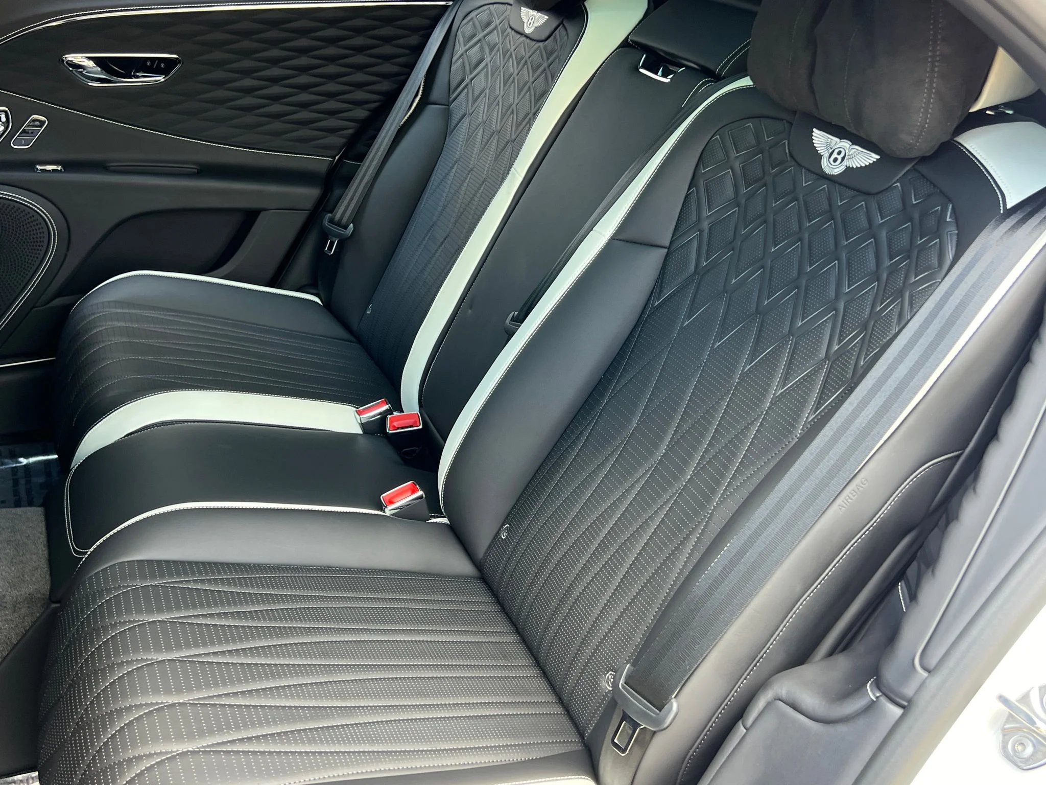 Used 2023  Bentley Speed image 19