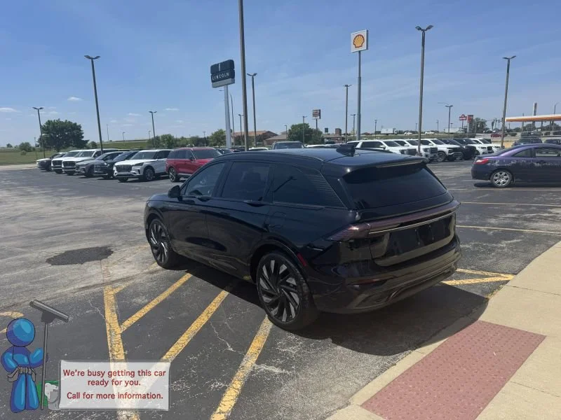 Used 2024 Black Metallic Lincoln Reserve image 3
