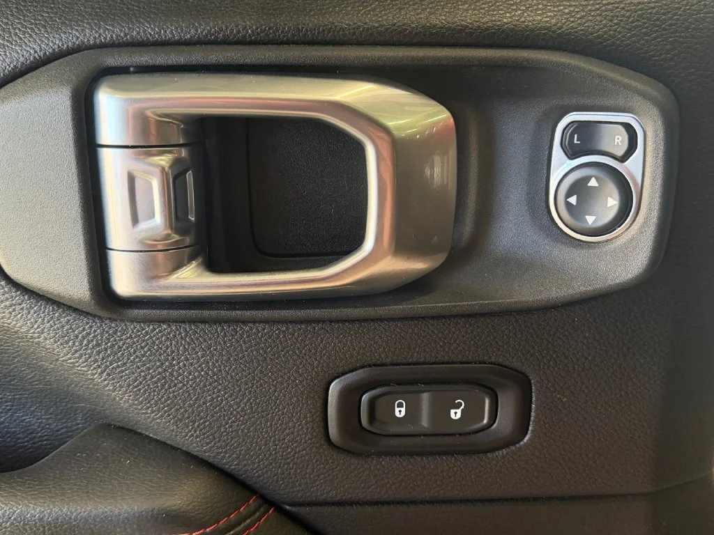 Used 2020 White Jeep Unlimited Rubicon image 29