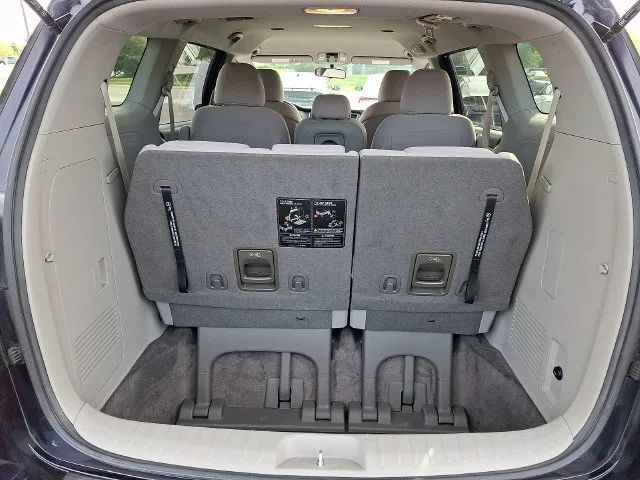 Used 2018 Blue Kia LX image 29