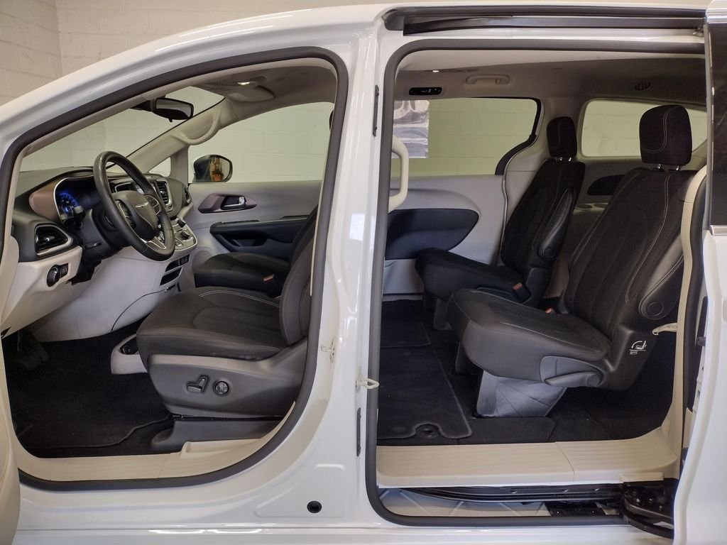 Used 2023 White Chrysler LX image 23