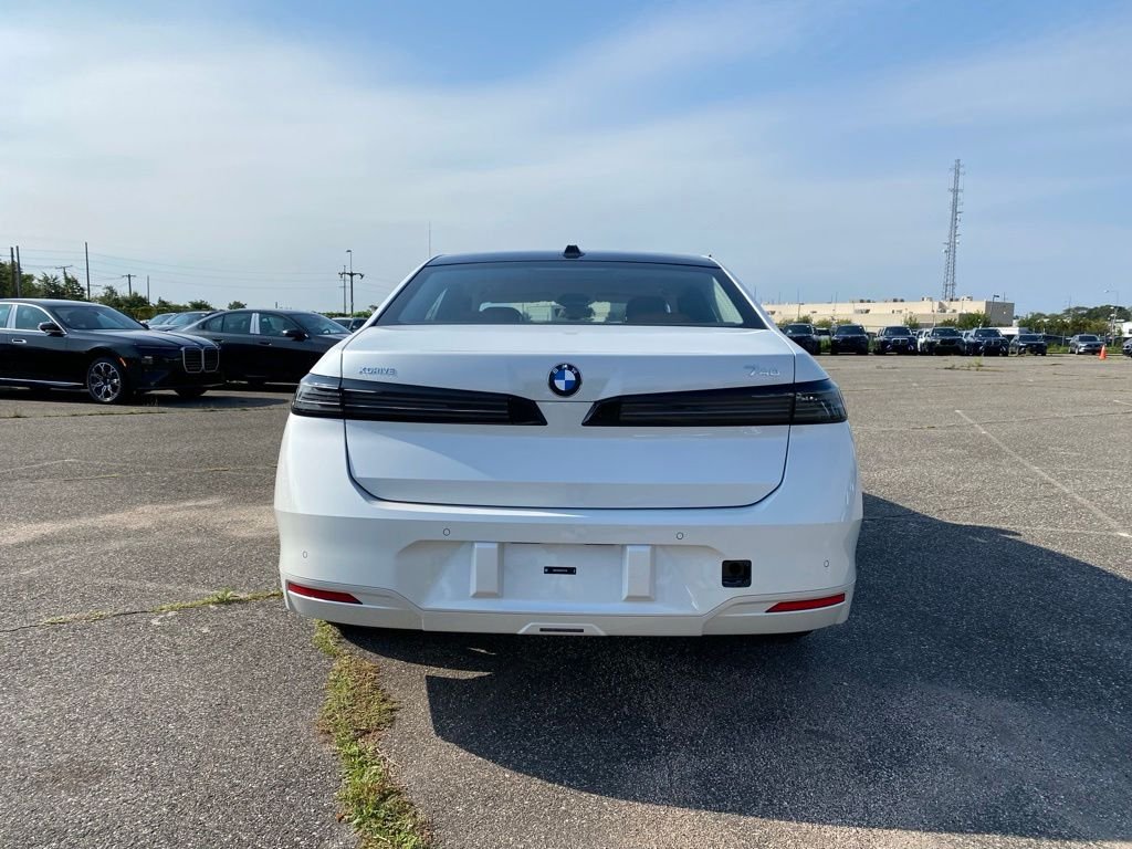 New 2027 Mineral White Metallic BMW 740i xDrive image 3