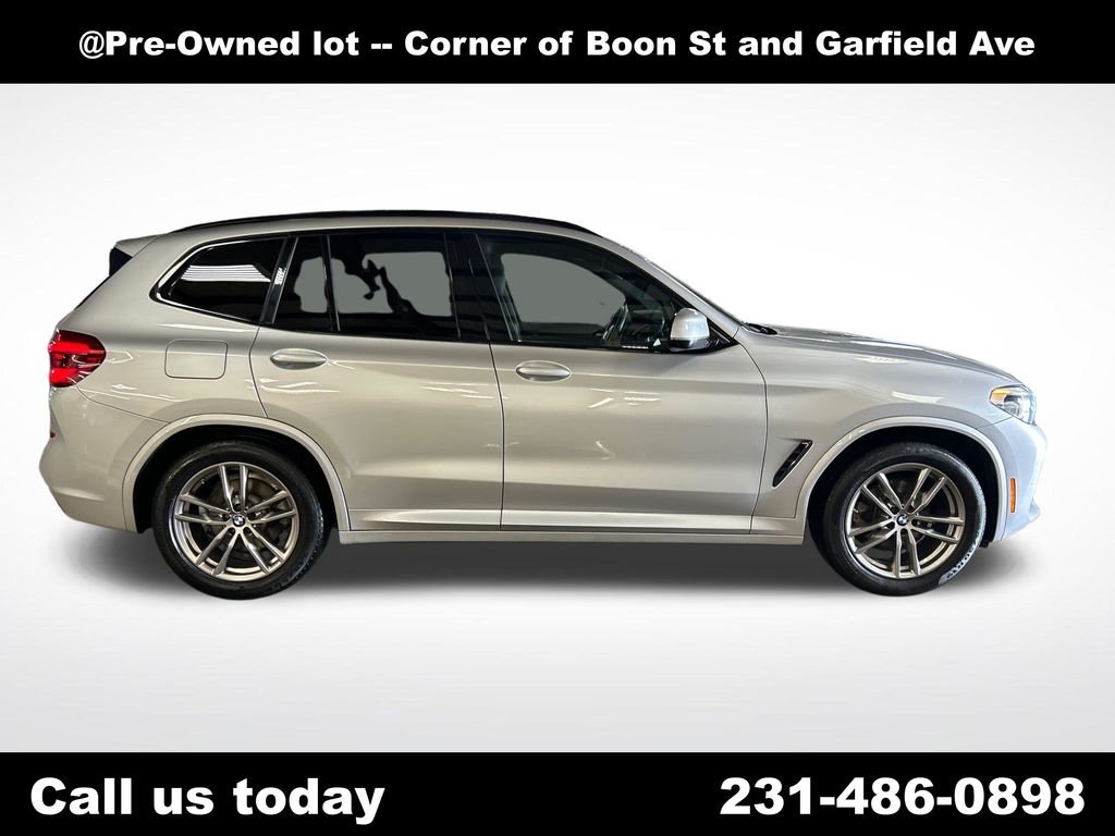 Used 2021 Silver BMW xDrive30i image 6