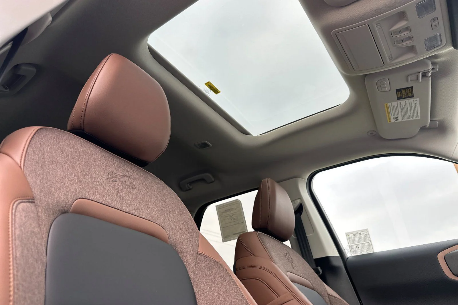 New 2025 Azure Gray Metallic Tri-Coat Ford Outer Banks® image 20