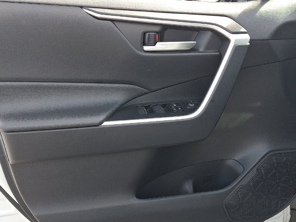 Used 2025 White Toyota XLE image 13