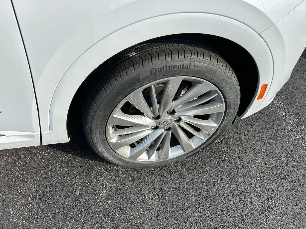 New 2026 Iridescent White Tricoat Buick Avenir image 20