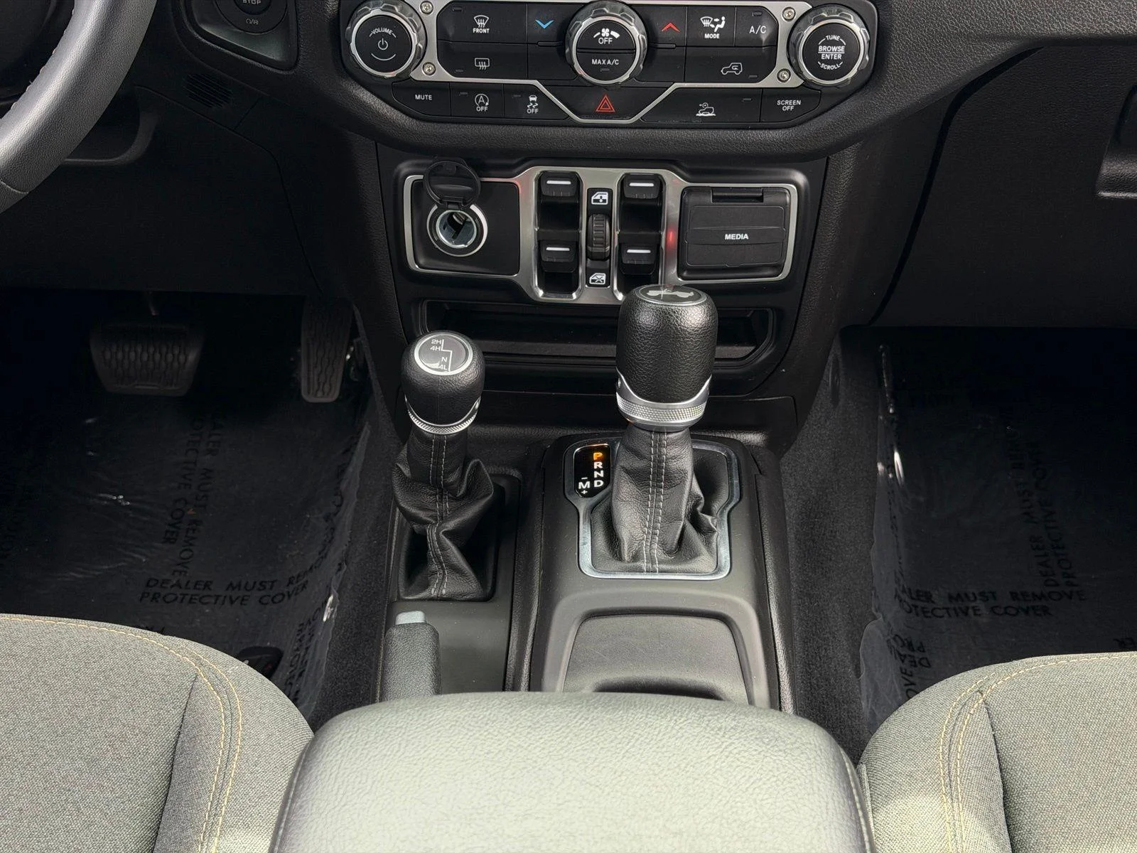 Used 2024 Red Jeep Sport S image 21