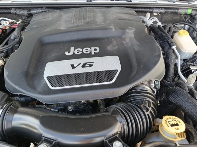 Used 2018 White Jeep Unlimited Sahara image 61