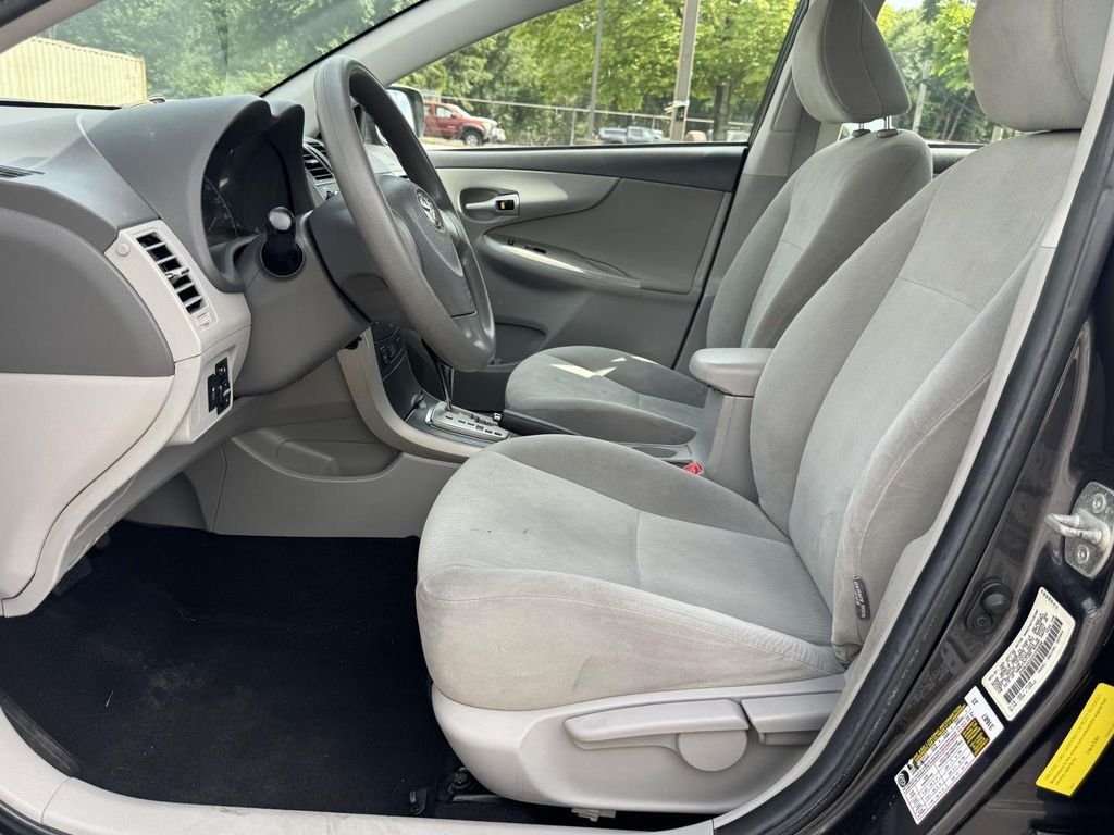 Used 2010 Black Toyota  image 19
