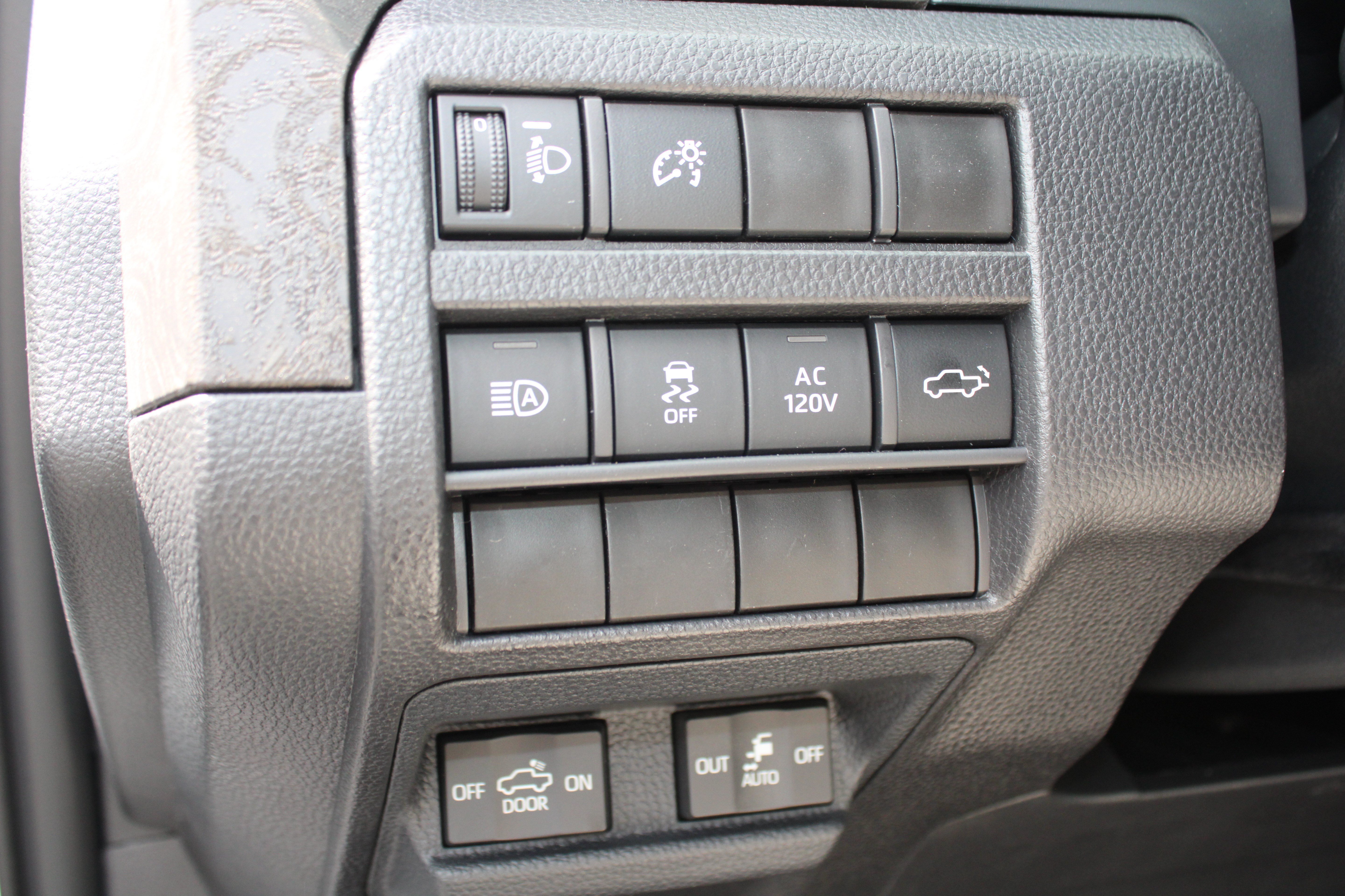 New 2026 Wind Chill Pearl <sup>1</sup> Toyota  Limited image 19