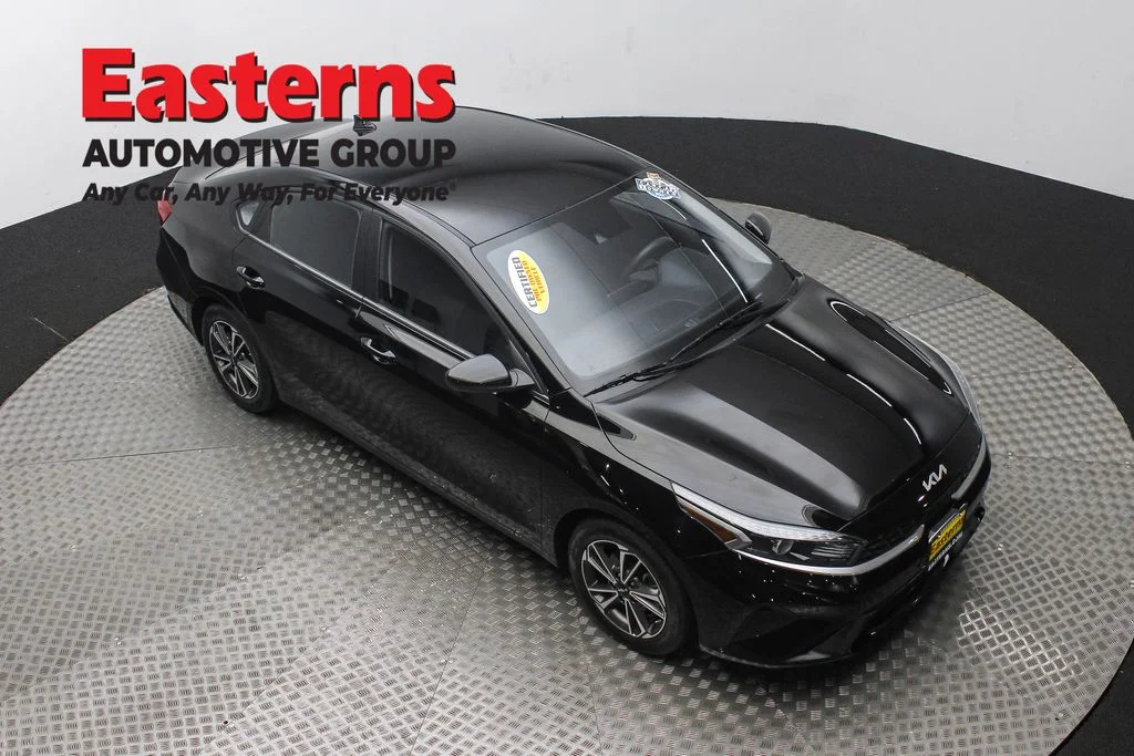 Used 2022 Black Kia LXS image 3