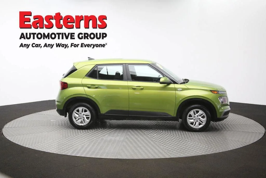 Used 2022 Green Hyundai SE image 47