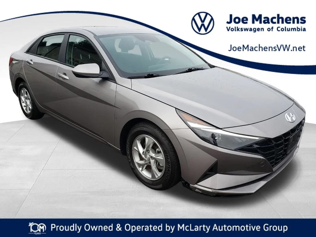Used 2023 Silver Hyundai SE image 1