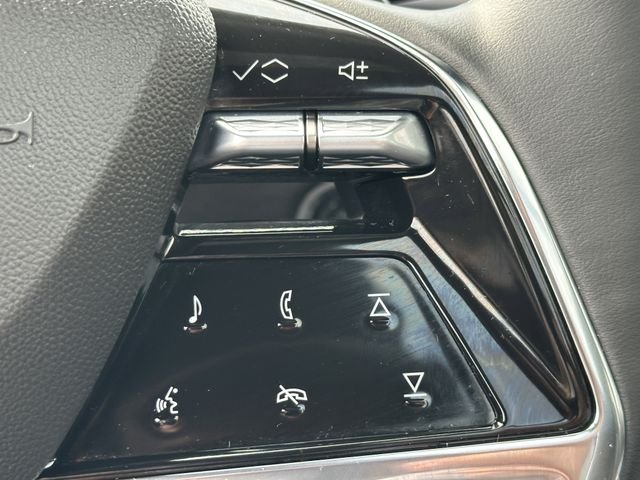 Used 2025 White Cadillac Sport image 23
