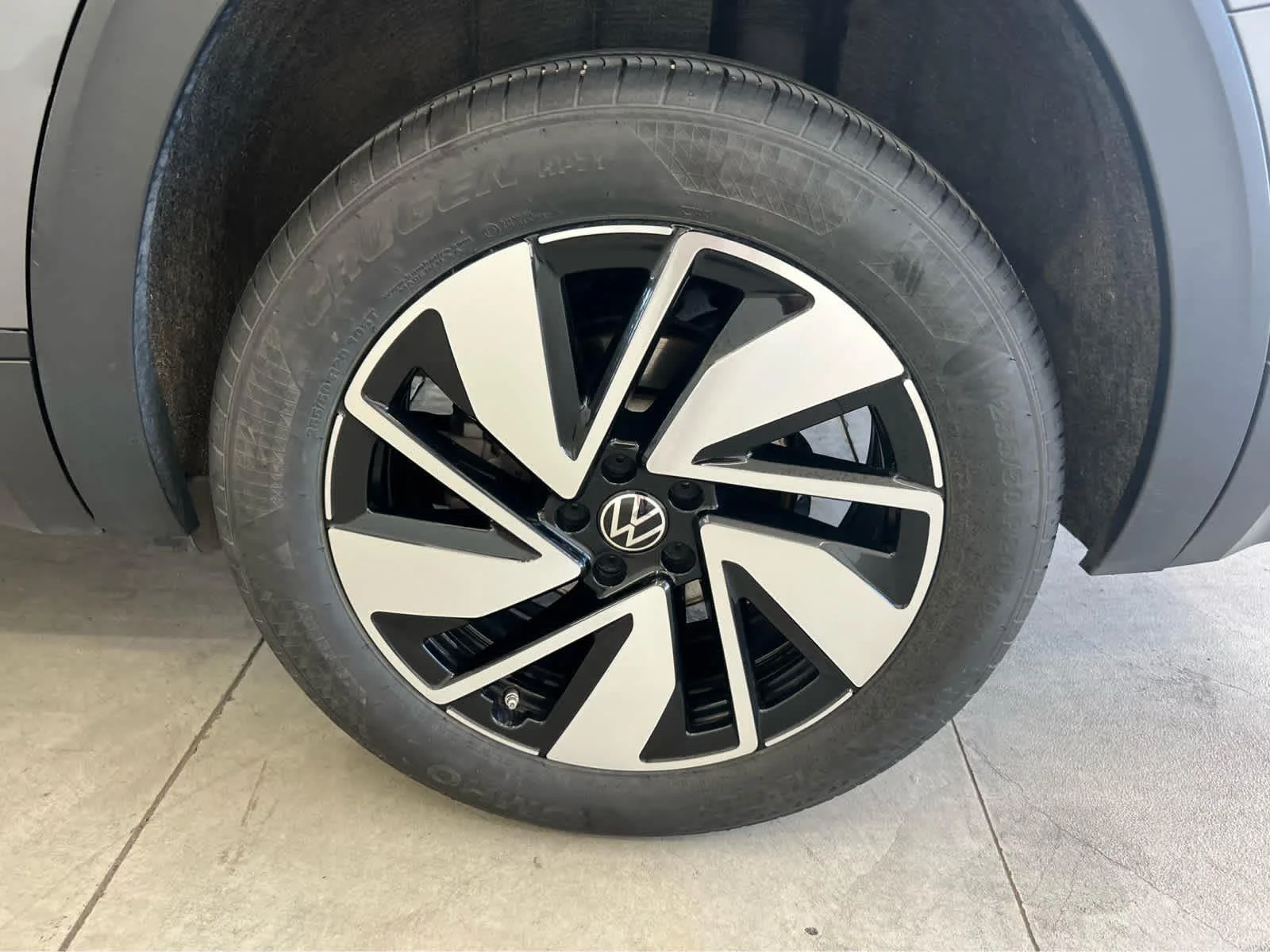 2025 Volkswagen Atlas SE w/Tech - Photo 10
